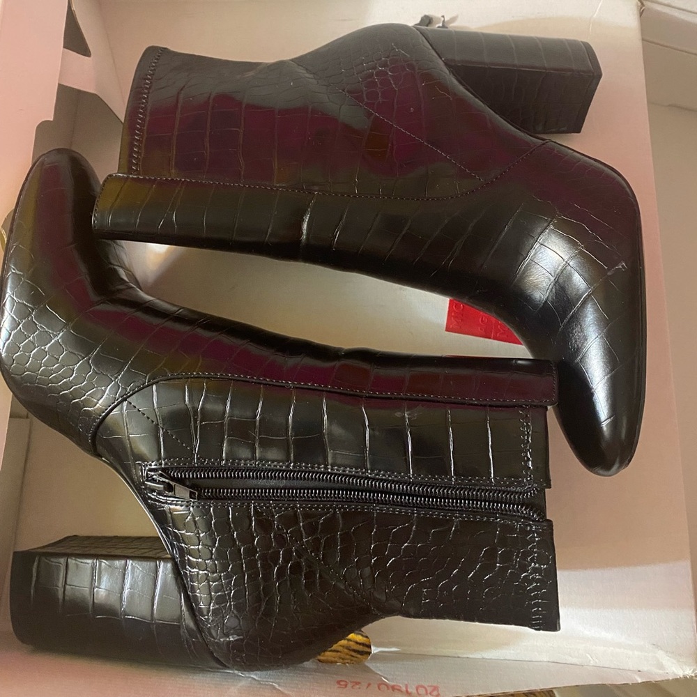 Black snake boots